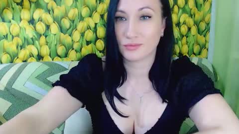 goldmoonn online show from April 17, 3:15 pm