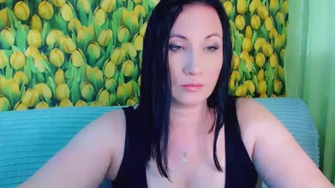 Snapshot of goldmoonn chatting on June 7, 12:20 pm goldmoonn online show from June 7, 12:20 pm