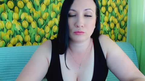 Snapshot of goldmoonn chatting on June 18, 12:53 pm goldmoonn online show from June 18, 12:53 pm