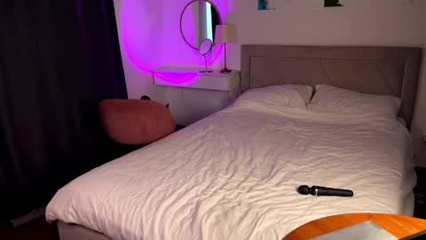 Dee online show from November 12, 10:04 am