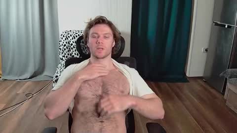 Snapshot of gonzotrash chatting on May 6, 9:20 pm GonzotrasH online show from May 6, 9:20 pm