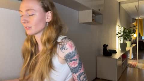 Snapshot of good__choice chatting on November 19, 4:51 pm Polly online show from November 19, 4:51 pm