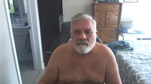 Snapshot of goodream2 chatting on December 19, 7:18 pm Michael online show from December 19, 7:18 pm