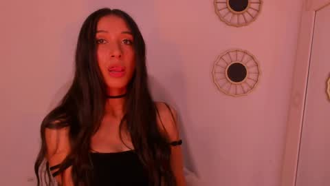 Snapshot of gorgeous_brunette chatting on December 7, 12:45 pm Rose online show from December 7, 12:45 pm