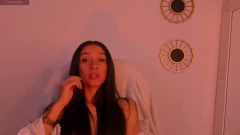 Snapshot of gorgeous_brunette chatting on December 10, 9:33 am Rose online show from December 10, 9:33 am