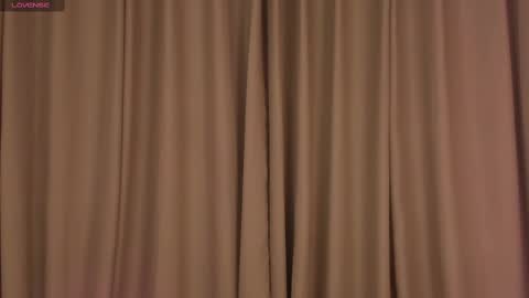 Snapshot of gorgeous_brunette chatting on February 20, 12:04 pm Rose online show from February 20, 12:04 pm