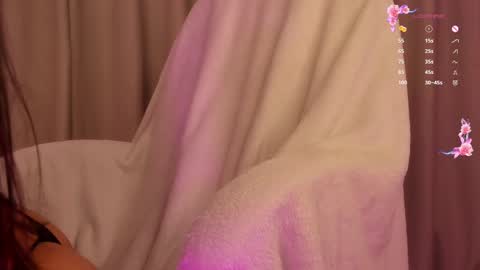 Snapshot of gorgeous_brunette chatting on February 28, 3:04 pm Rose online show from February 28, 3:04 pm