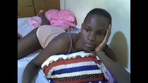 Snapshot of gorgeous_maya1 chatting on December 15, 4:44 pm gorgeous_maya1 online show from December 15, 4:44 pm