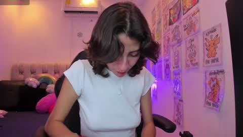 Snapshot of gorgeous_t chatting on February 5, 8:46 pm i am Jessi I love animals and drawing I hope to get along with everyone. XOXO online show from February 5, 8:46 pm