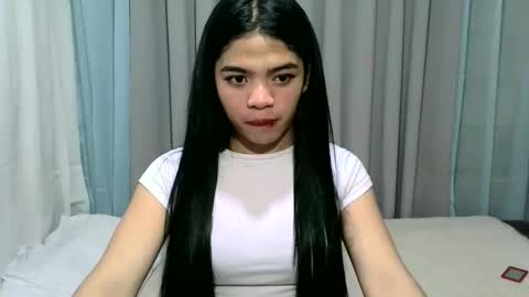 gorgeouspinay_gwen online show from March 23, 2:21 pm