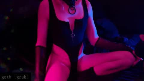 Snapshot of goth_grub chatting on January 18, 8:40 am grub online show from January 18, 8:40 am