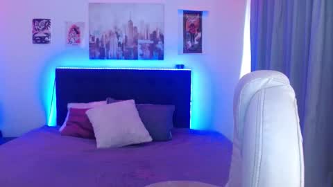 Snapshot of goth_minerva chatting on December 19, 1:51 pm goth_minerva online show from December 19, 1:51 pm