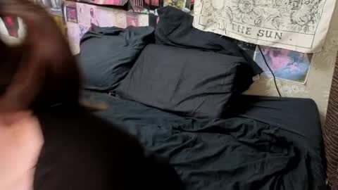 Amy online show from April 7, 7:47 pm