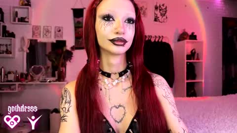 Snapshot of gothdesss chatting on October 27, 2:26 am online show from October 27, 2:26 am