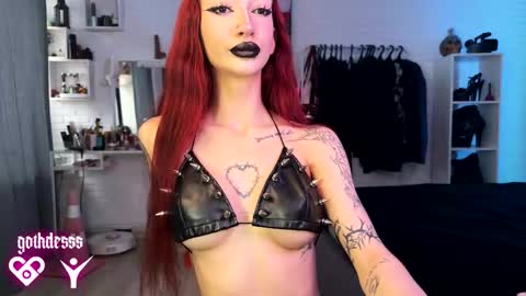 Snapshot of gothdesss chatting on November 8, 6:57 am online show from November 8, 6:57 am