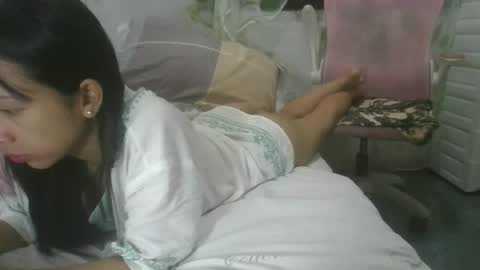 Snapshot of grace_dear chatting on February 22, 2:02 am luckygirl online show from February 22, 2:02 am