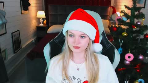 Snapshot of graceglamour chatting on December 17, 8:23 am Grace Glamour online show from December 17, 8:23 am