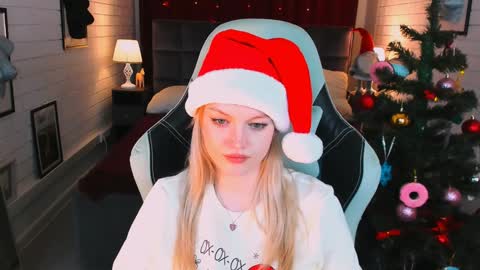 Snapshot of graceglamour chatting on December 17, 11:28 am Grace Glamour online show from December 17, 11:28 am