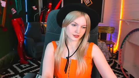 Snapshot of graceglamour chatting on December 23, 8:33 am Grace Glamour online show from December 23, 8:33 am