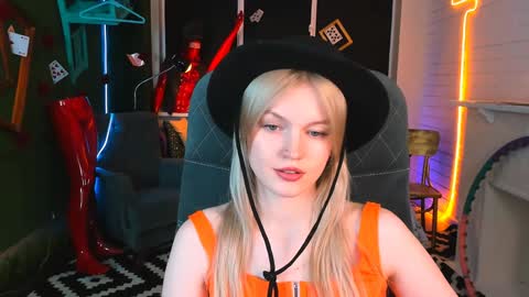 Snapshot of graceglamour chatting on December 23, 11:36 am Grace Glamour online show from December 23, 11:36 am