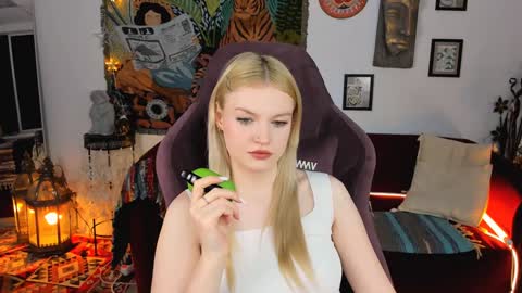 Snapshot of graceglamour chatting on December 27, 6:03 am Grace Glamour online show from December 27, 6:03 am