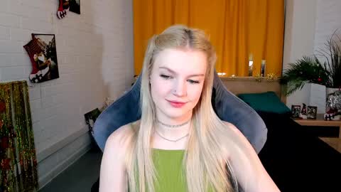 Snapshot of graceglamour chatting on December 28, 5:23 am Grace Glamour online show from December 28, 5:23 am