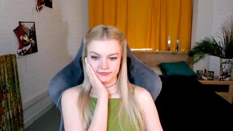 Snapshot of graceglamour chatting on December 28, 8:26 am Grace Glamour online show from December 28, 8:26 am