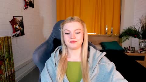 Snapshot of graceglamour chatting on December 28, 11:30 am Grace Glamour online show from December 28, 11:30 am