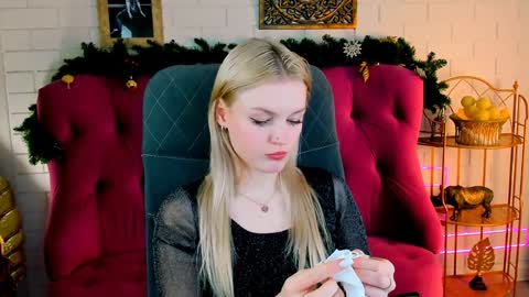 Snapshot of graceglamour chatting on December 30, 11:48 am Grace Glamour online show from December 30, 11:48 am