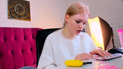 Snapshot of graceglamour chatting on January 13, 11:41 am Grace Glamour online show from January 13, 11:41 am