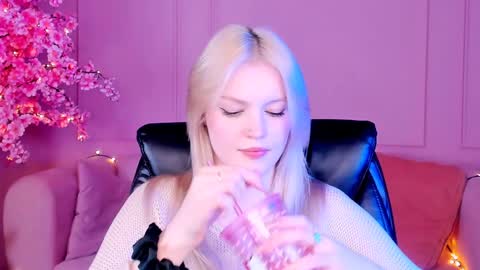 Snapshot of graceglamour chatting on February 4, 8:35 am Grace Glamour online show from February 4, 8:35 am