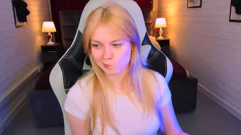 Snapshot of graceglamour chatting on February 25, 12:03 pm Grace Glamour online show from February 25, 12:03 pm