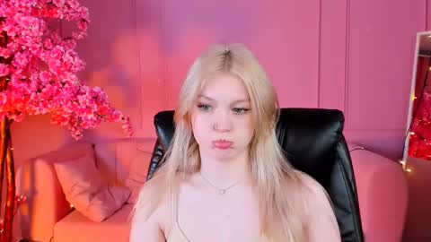 Snapshot of graceglamour chatting on February 27, 9:00 am Grace Glamour online show from February 27, 9:00 am