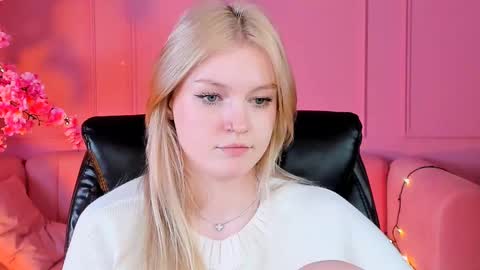 Snapshot of graceglamour chatting on February 27, 12:02 pm Grace Glamour online show from February 27, 12:02 pm