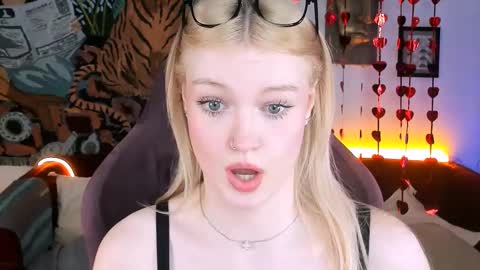 Snapshot of graceglamour chatting on February 28, 11:25 am Grace Glamour online show from February 28, 11:25 am