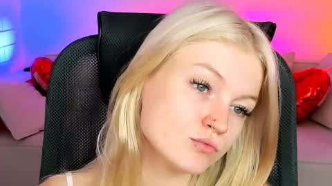 Snapshot of graceglamour chatting on October 3, 5:26 am Grace Glamour online show from October 3, 5:26 am