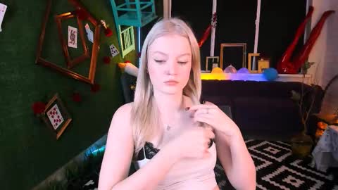 Snapshot of graceglamour chatting on October 16, 5:19 am Grace Glamour online show from October 16, 5:19 am