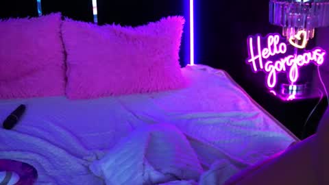 Snapshot of gracehotdavies chatting on November 27, 9:50 pm Grace online show from November 27, 9:50 pm