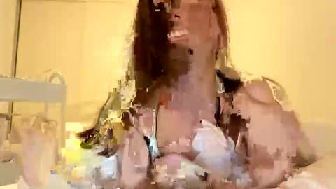 Snapshot of gracemeow chatting on November 2, 1:24 pm gracemeow online show from November 2, 1:24 pm