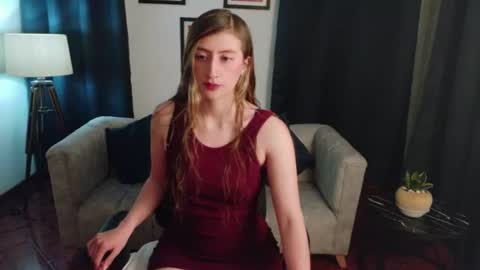 Snapshot of graciecollins chatting on July 4, 4:13 pm Gracie online show from July 4, 4:13 pm