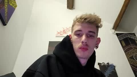 Snapshot of graff4 chatting on December 30, 12:22 am Smallcom online show from December 30, 12:22 am