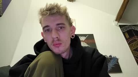 Snapshot of graff4 chatting on December 30, 7:11 pm Smallcom online show from December 30, 7:11 pm