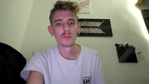 Snapshot of graff4 chatting on January 1, 4:39 pm Smallcom online show from January 1, 4:39 pm