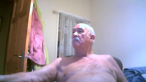 Snapshot of grahammal chatting on August 1, 12:37 pm grahammal online show from August 1, 12:37 pm