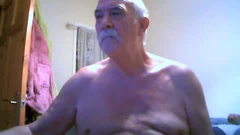 Snapshot of grahammal chatting on August 4, 2:08 pm grahammal online show from August 4, 2:08 pm