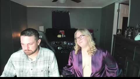 Snapshot of graniteaura chatting on May 15, 11:01 pm graniteaura online show from May 15, 11:01 pm