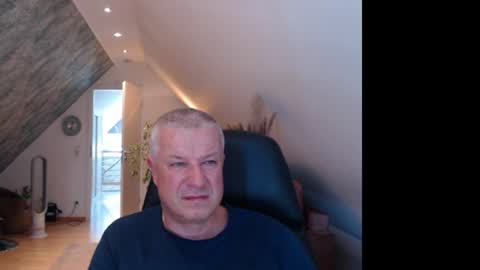 grau197077 online show from July 13, 9:56 am