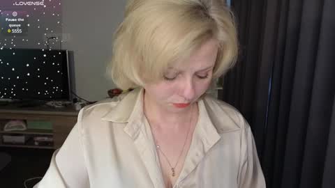 Snapshot of gray_swann chatting on February 5, 9:36 am Ray online show from February 5, 9:36 am