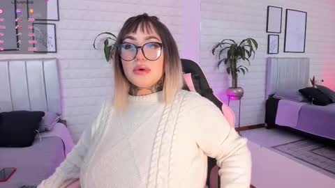Snapshot of greennbella chatting on February 7, 7:06 pm online show from February 7, 7:06 pm