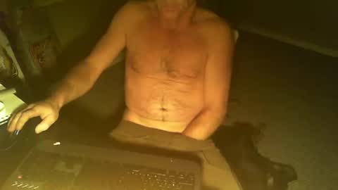 Snapshot of greenrooster1 chatting on October 13, 9:53 am greenrooster1 online show from October 13, 9:53 am